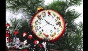 Christmas Medallion with Clock