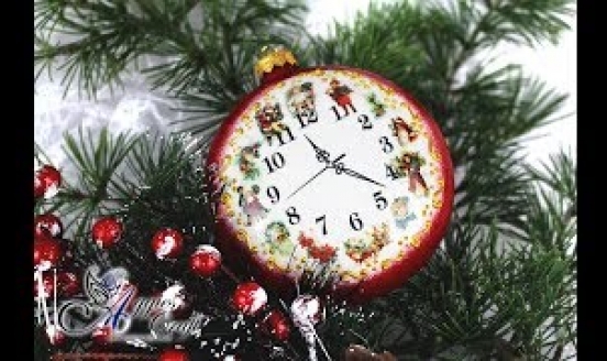 Christmas Medallion with Clock